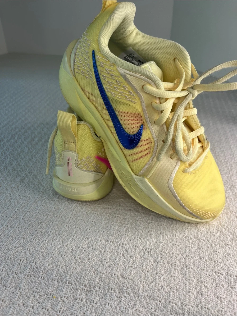 Nike Sabrina 2 Anyone 2.5 youth, yellow sneakers metallic blue & hot pink swish